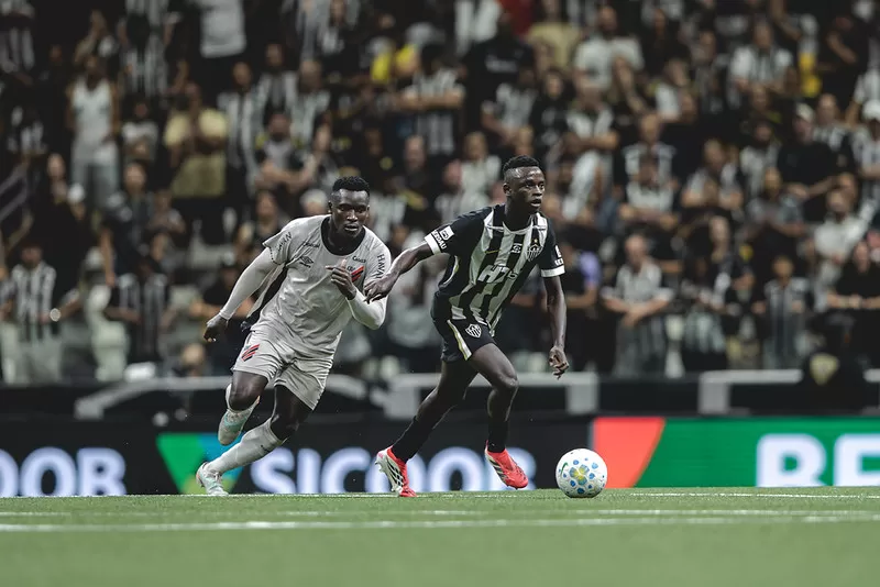 Galo enfrenta o Furacão nesta quinta-feira (8), às 20h, na Arena da Baixada, pela 29ª rodada do Brasileirão
