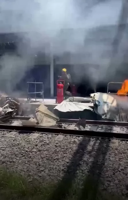 Avião de pequeno porte cai perto da estação de metrô São Gabriel e deixa um morto