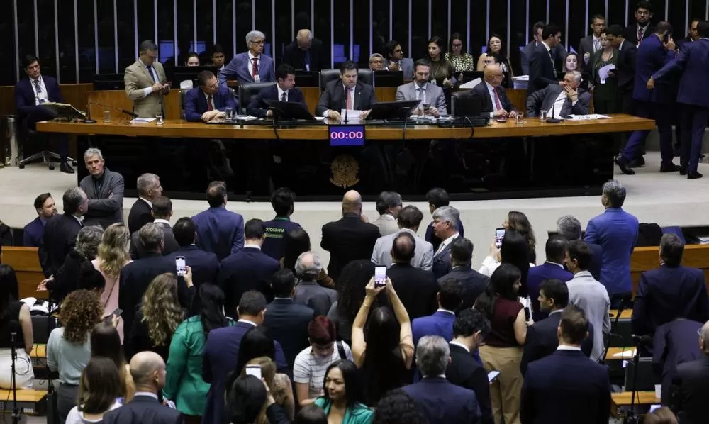 Senado pode votar fim da escala 6x1 em primeiro turno na próxima quarta-feira (14)
