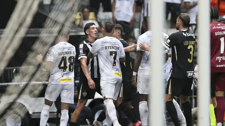De virada, Atlético vence o Santos na Arena MRV