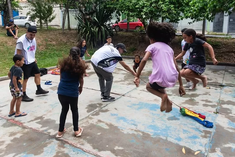 Prefeitura leva brincadeiras gratuitas a parques e praças durante a Semana das Crianças