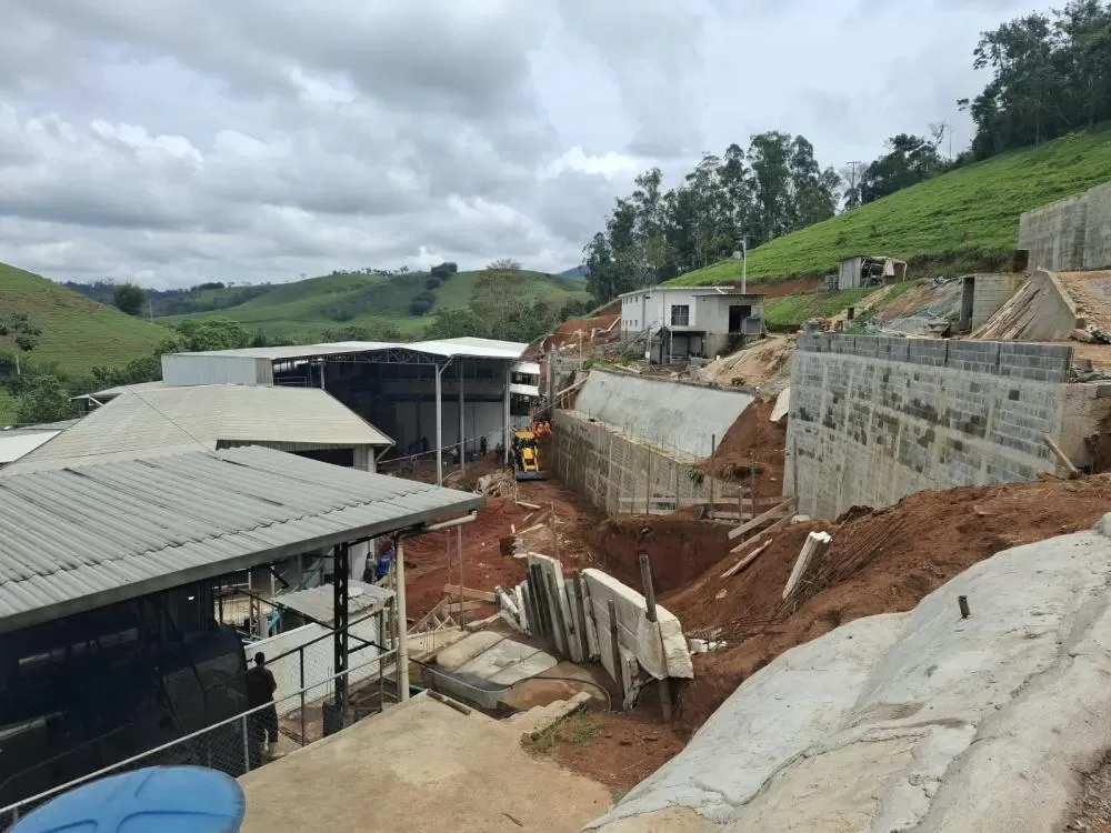 Deslizamento de terra em obra mata dois trabalhadores na Zona da Mata Mineira
