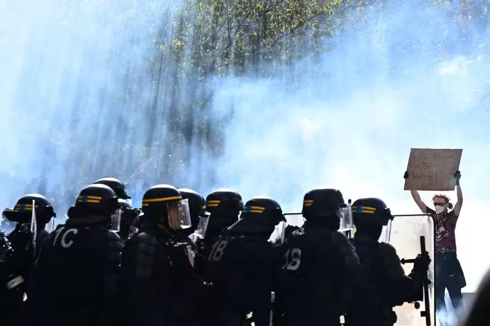 Protestos contra custo de vida na França reúnem 550 mil pessoas e deixam cerca de 400 detidos