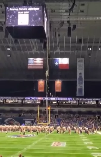 Militar morre após queda durante demonstração em estádio nos Estados Unidos