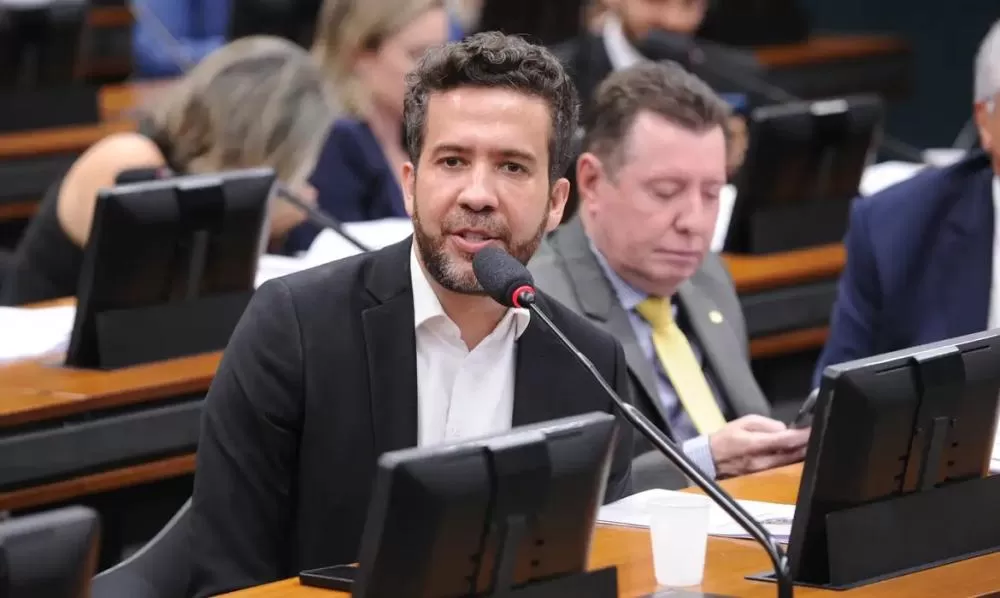André Janones é internado em UTI após episódio de arritmia cardíaca