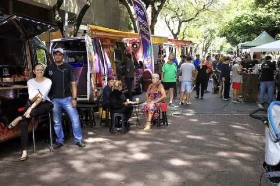 Food trucks de BH são autorizados a vender espetinhos e hambúrgueres