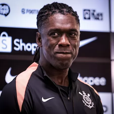 Corinthians mobiliza quatro países e presidenta do Suriname para regularizar Seedorf