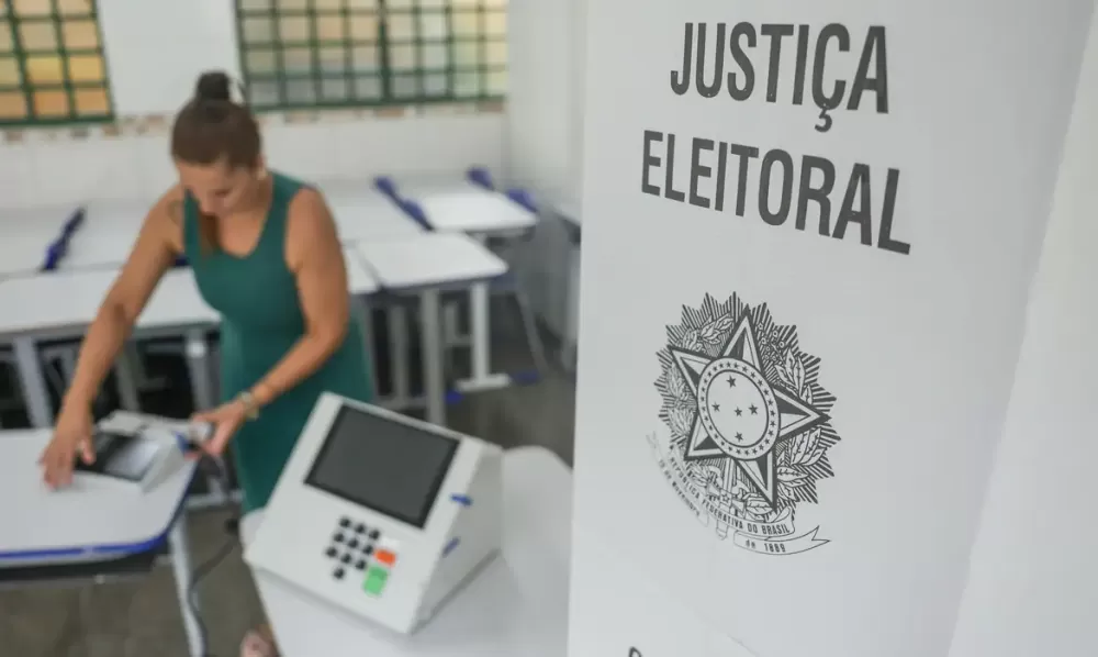 Seis estados e o DF escolhem governadores neste domingo (25)