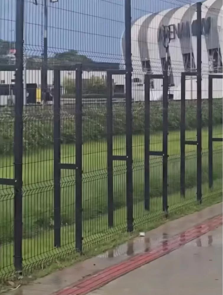 Chuva forte danifica estruturas externas da Arena MRV; veja o vídeo