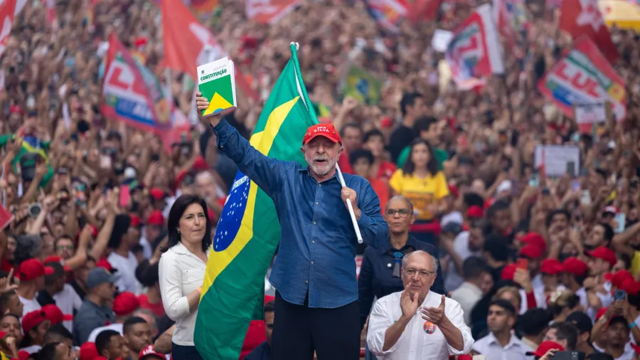 Lula celebra vitória, ataca Flávio e promete mudanças; rival defendeu renovação