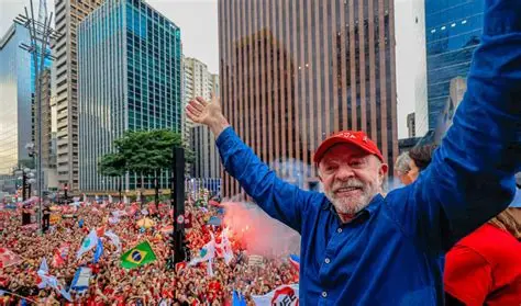 Lula promete mudar forma de governar, ataca Flávio e rival fala em anular eleição