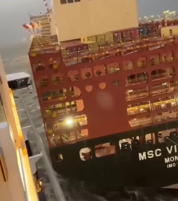 Navio de cruzeiro bate em cargueiros durante tempestade na Alemanha