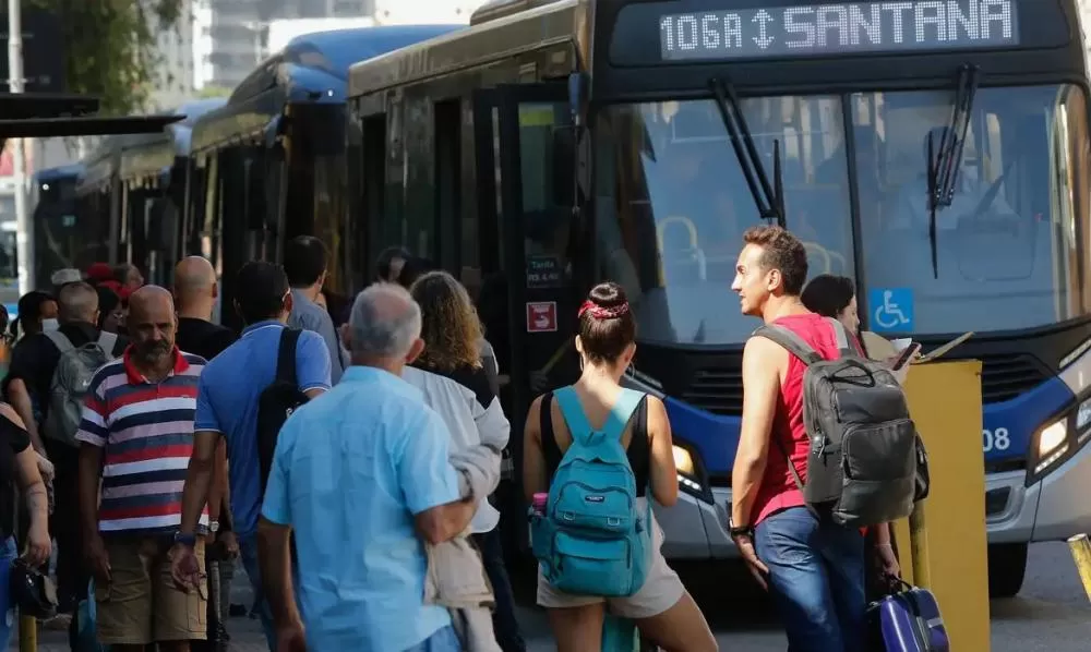 PF apura se redução de ônibus dificultou voto em cinco estados