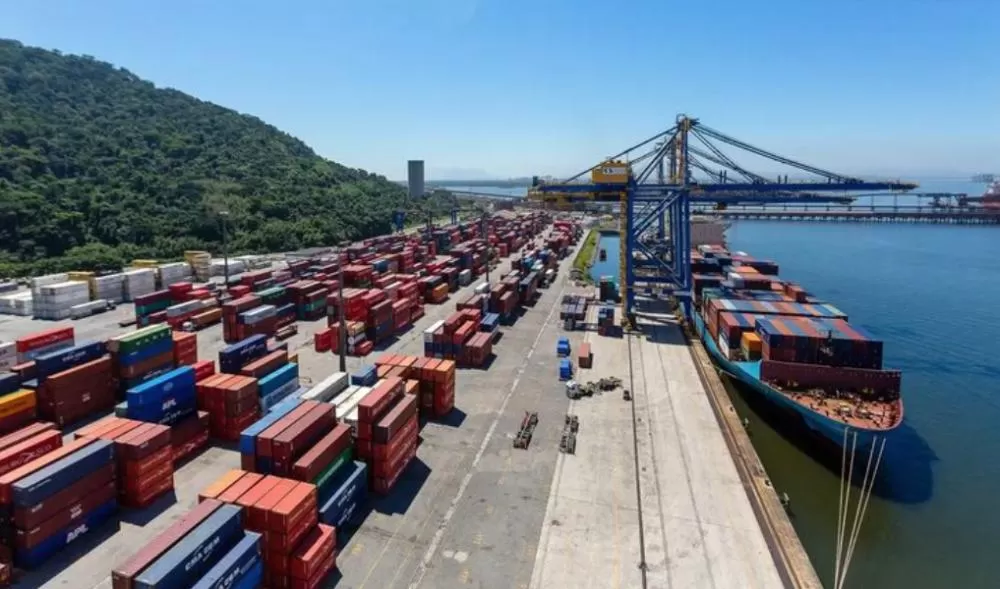Balança comercial tem superávit de US$ 1,7 bi na 4ª semana de outubro e exportações crescem