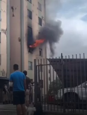 Apartamento pega fogo na região Oeste de Belo Horizonte