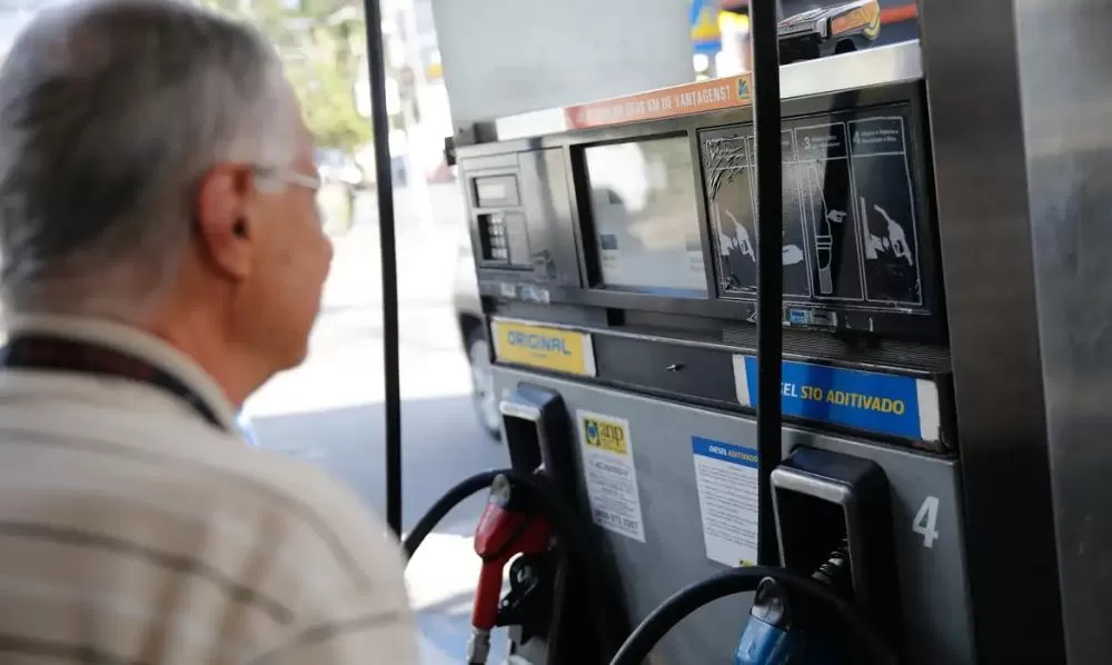 Governo mantém subsídio de R$ 2,12 por litro de diesel por mais 30 dias
