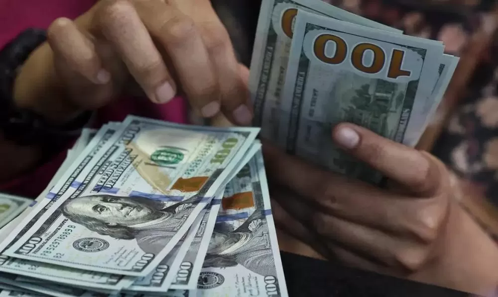 Dólar recua para R$ 5,34, mas Bolsa brasileira cai pelo segundo dia seguido