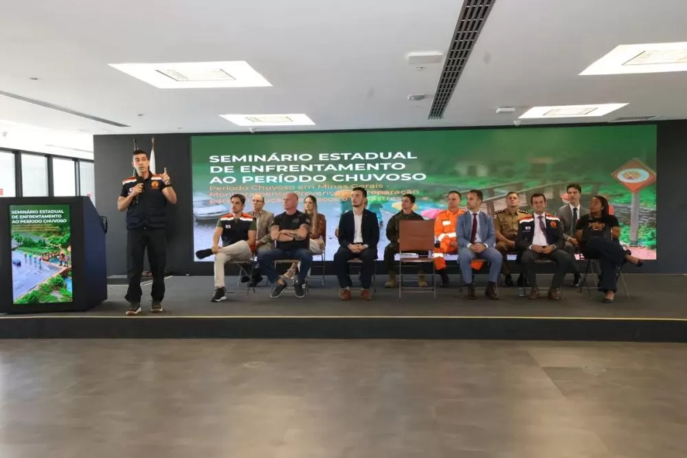 Defesa Civil entrega 70 viaturas para reforçar prevenção a desastres