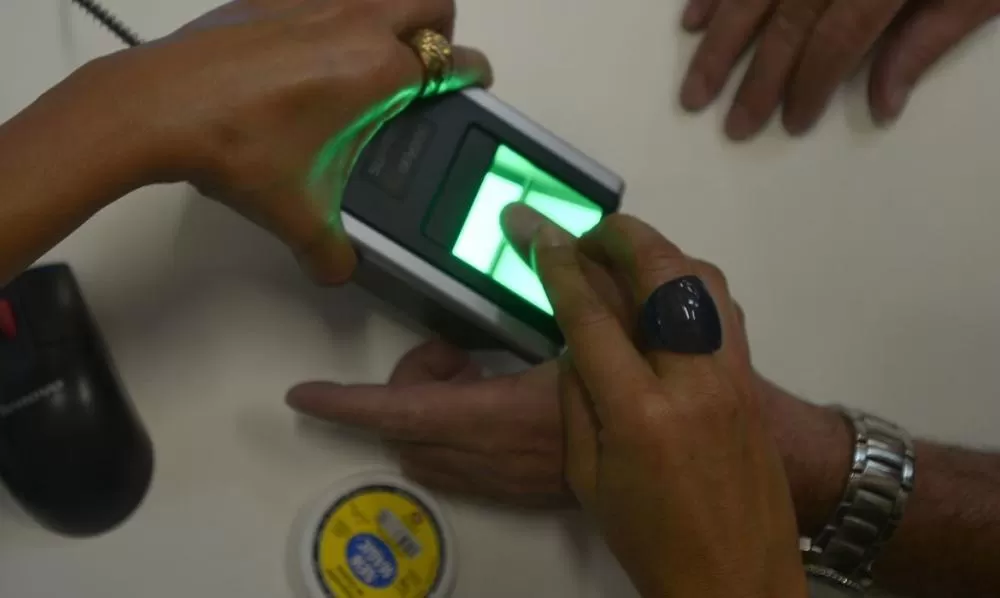 INSS alerta para golpe que ameaça bloquear benefícios por falta de biometria