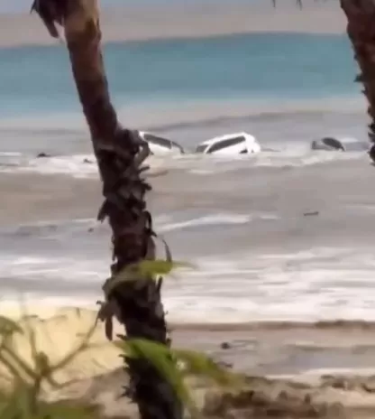 Chuva arrasta 18 veículos para o mar e deixa mais de 40 pessoas resgatadas em Los Cabos; veja o vídeo