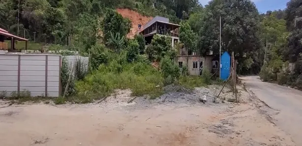 Moradores do bairro Vale das Acácias em Ribeirão das Neves cobram melhorias da Prefeitura