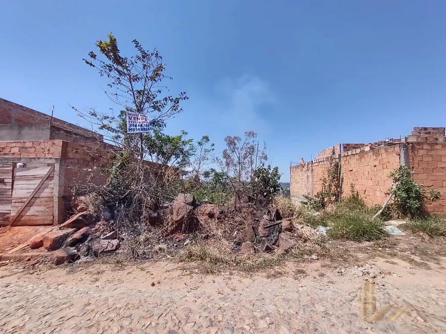 Moradores do bairro Jardim Colonial em Ribeirão das Neves cobram obras de infraestrutura básica