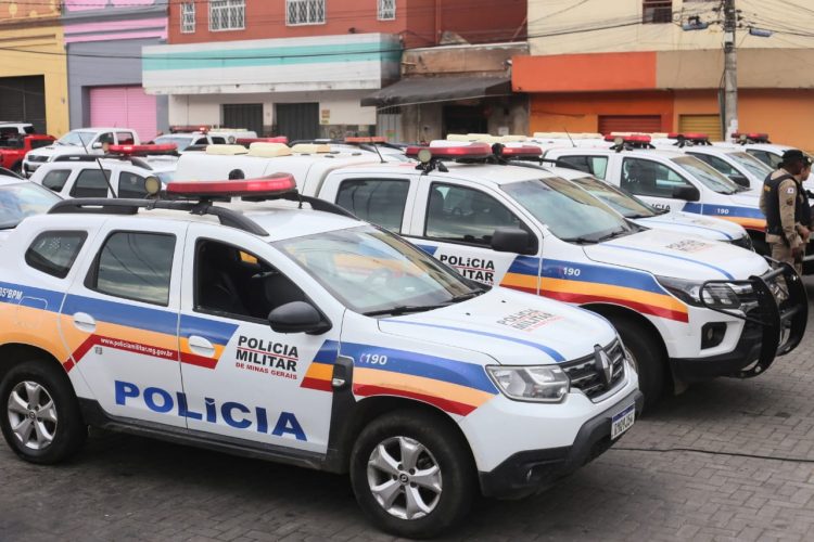 Quadrilha faz arrastão em plena luz do dia no Magazine Luiza em Santa Luzia