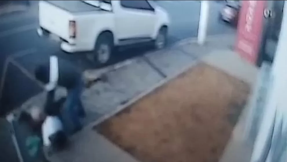 Homem que esfaqueou mulher em Lagoa Santa permanece preso