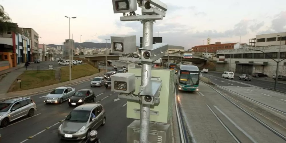 BH anuncia instalação de 15 novos radares de faixa exclusiva