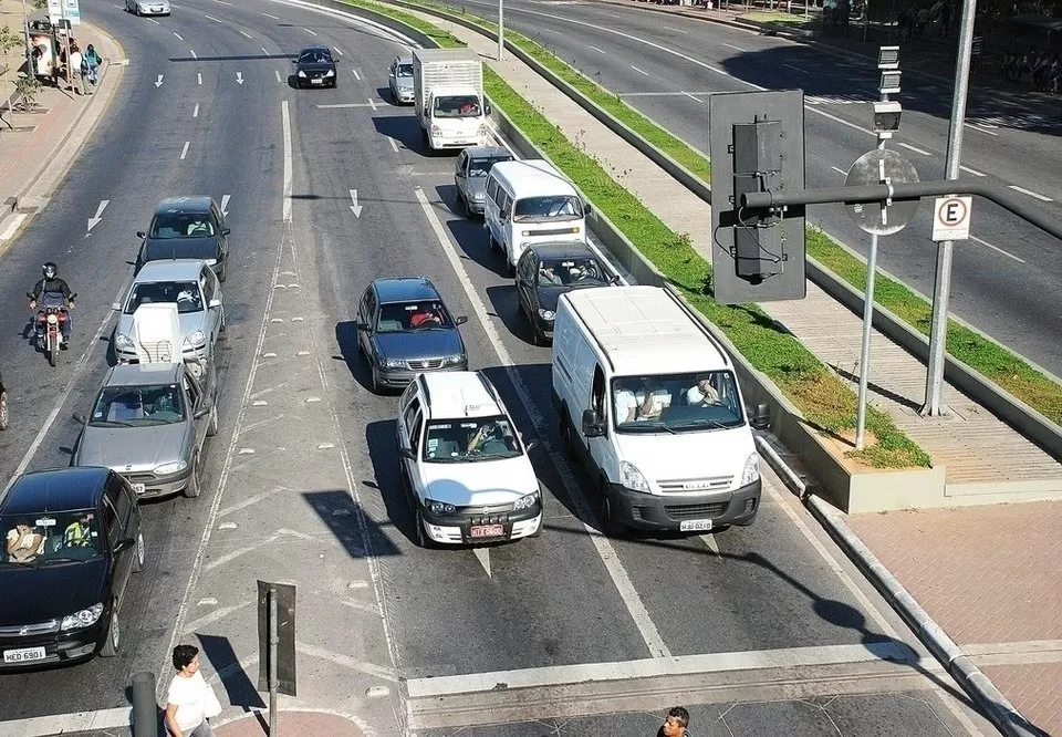 Novos radares começam a multar em BH 