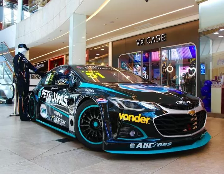 Carro campeão da Stock Car está exposto para visitação no Pátio Savassi