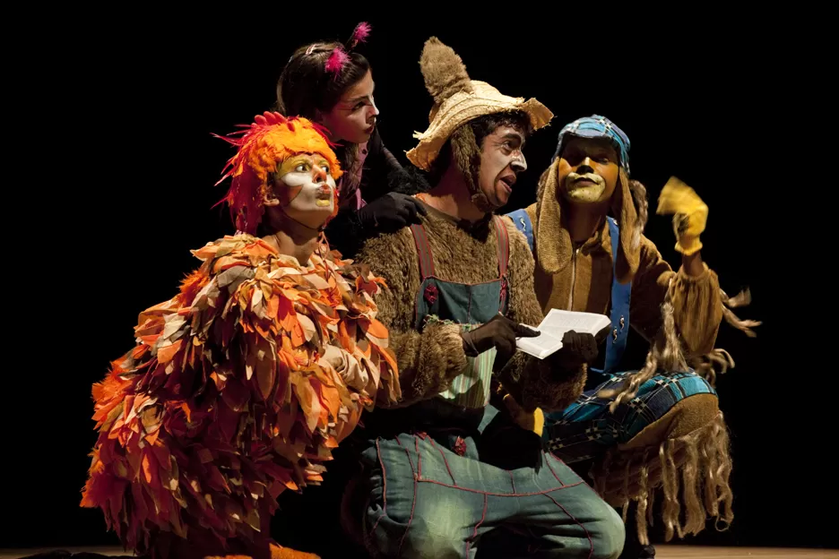 OS SALTIMBANCOS - Crédito: Leandro Bifano