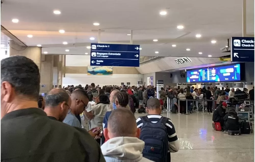 Azul cancela voos e provoca caos no Aeroporto de Confins