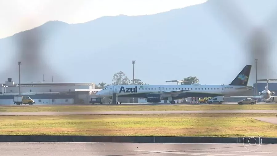 Avião da Azul que partiu de BH enfrenta problemas no pouso e fecha aeroporto de Florianópolis