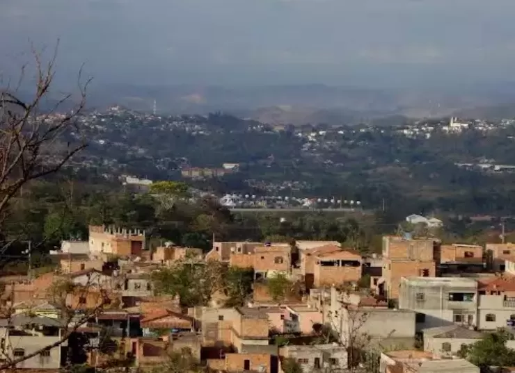 Rede de esgoto provoca transtorno e prejudica moradores em Santa Luzia