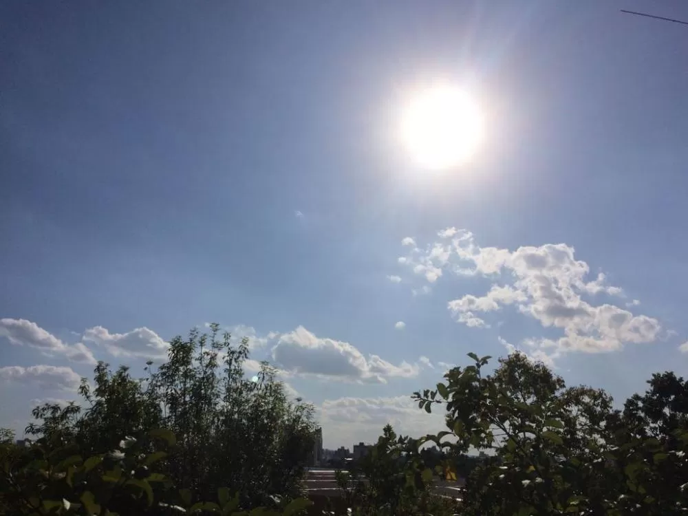 Nova onda de calor atinge Minas Gerais: termômetros podem chegar a 35°C, e umidade despenca