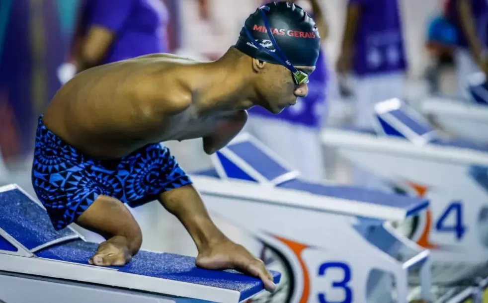 Gabriel Araújo brilha nos jogos Paralímpicos de Paris e conquista terceiro ouro com recorde das Américas