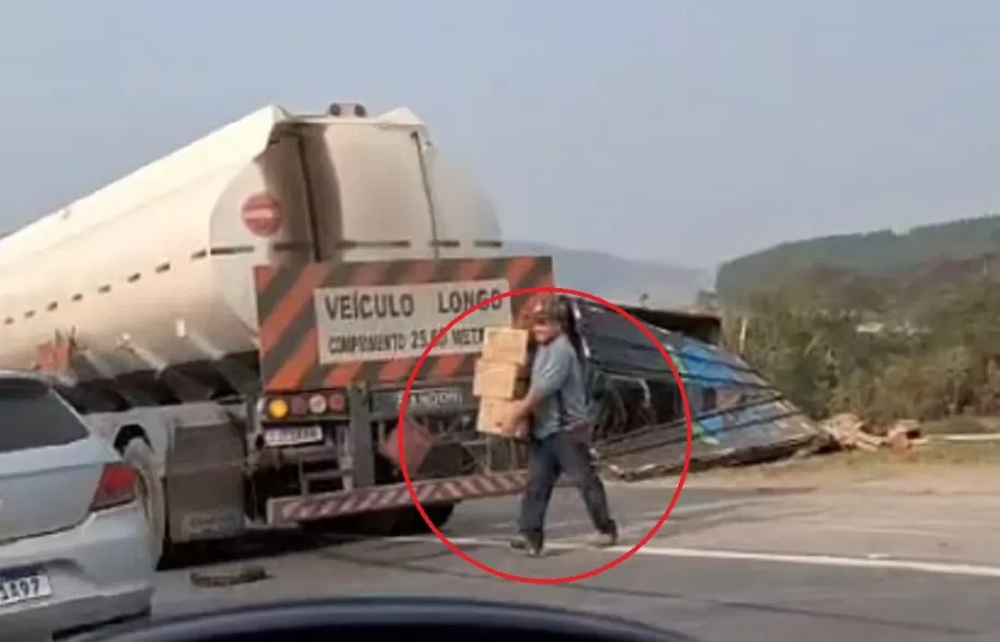 Carga de café é saqueada em acidente que deixou duas crianças feridas na BR-381, em MG