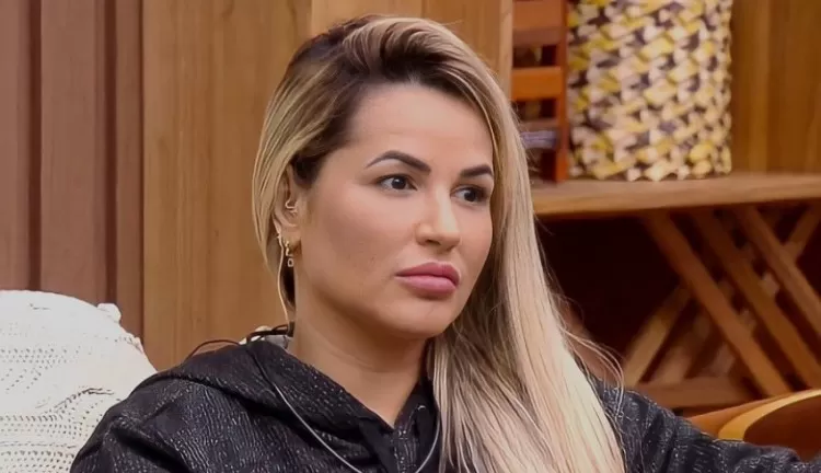 Deolane Bezerra é transferida para presídio superlotado, mas permanece em cela exclusiva