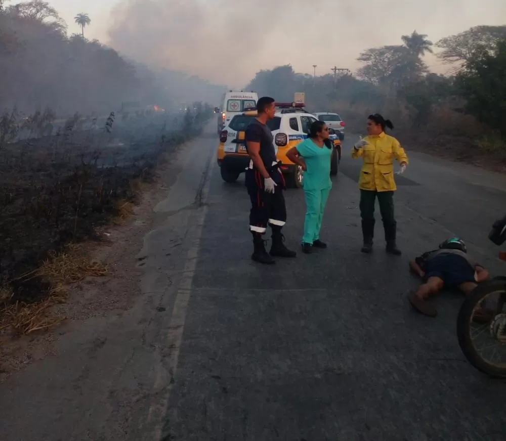 Motociclista fica ferido em colisão com carreta na MG-424