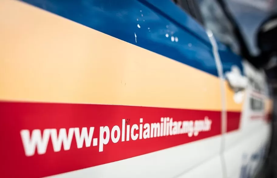 Homem tenta cortar o pescoço da ex-companheira enquanto ela amamentava o bebê e acaba preso em BH