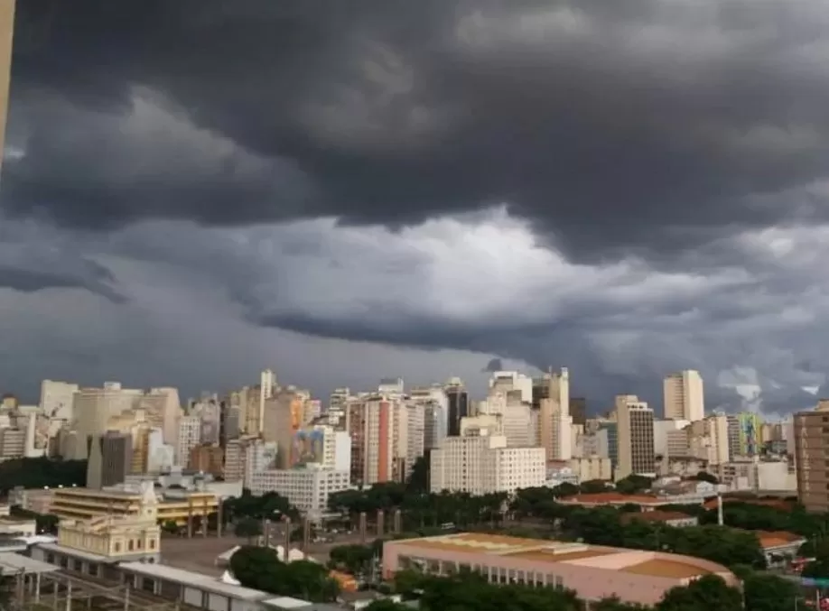 Chuva pode chegar a BH após 5 meses de seca, mas o volume pode ser insignificante