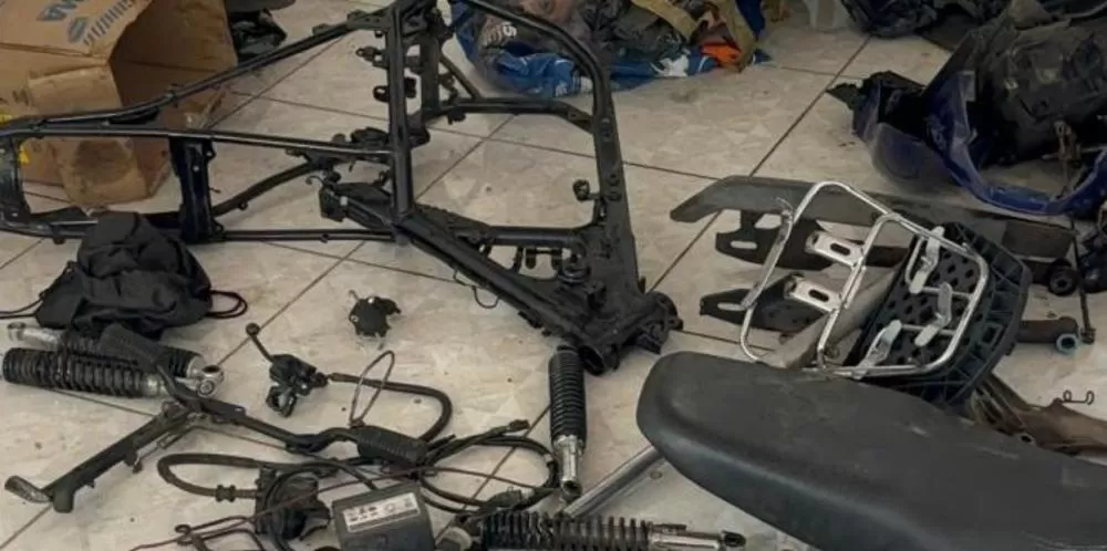 Polícia descobre desmanche de veículos em Belo Horizonte e prende trio suspeito de furtos