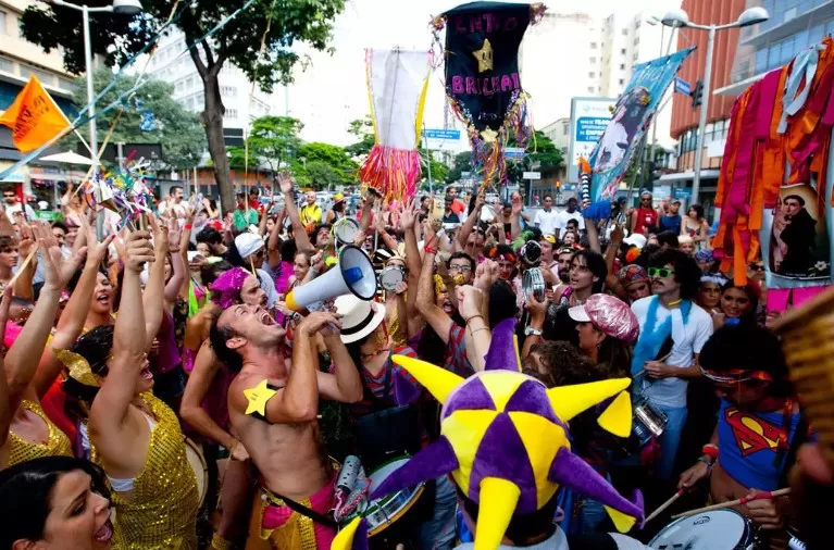 Cadastro de ambulantes para o Carnaval de BH 2025 terá nova modalidade online