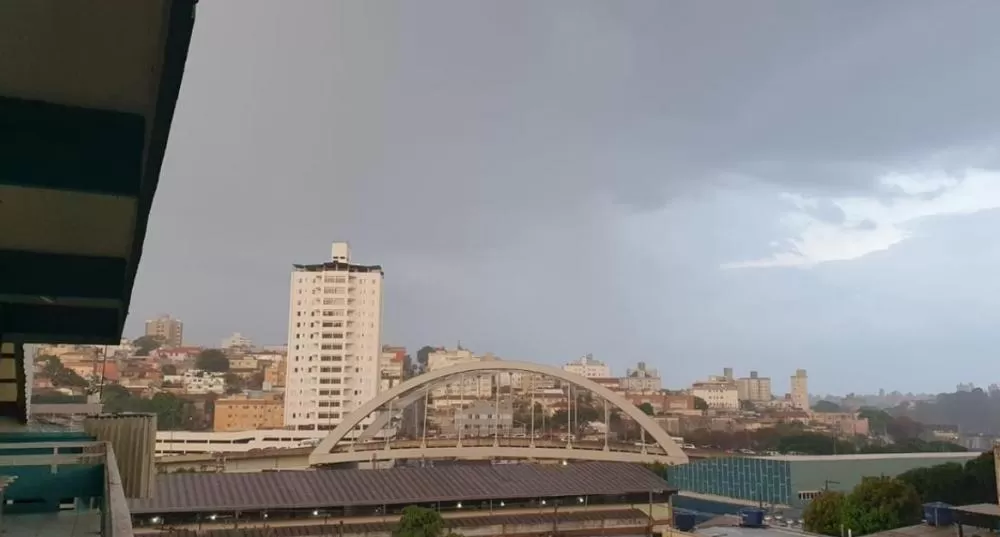 Após 154 dias de seca, Belo Horizonte volta a ter chuvas e prevê novas pancadas neste domingo