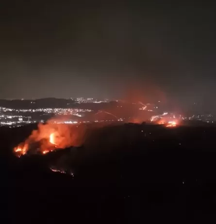 Incêndio de grandes proporções devasta área verde entre bairro Visão e MG-010 em Lagoa Santa