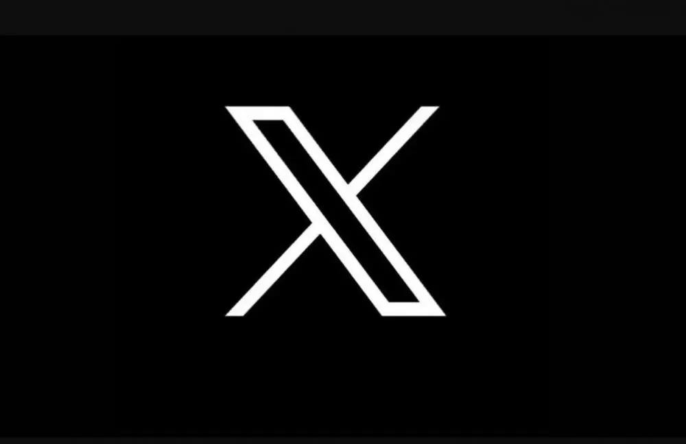 Moraes impõe multa de R$ 10 milhões para liberar retorno da plataforma X no Brasil