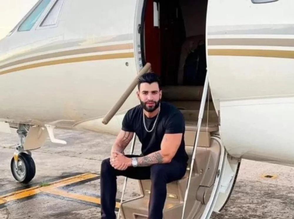 Gusttavo Lima se defende de acusações em live: “Foragido do quê, eu não sou bandido”