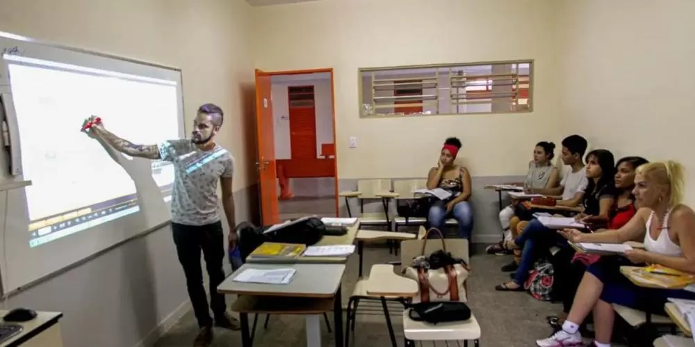 Pé-de-Meia: Pagamento a estudantes segue até 7 de outubro e amplia inclusão de alunos da EJA