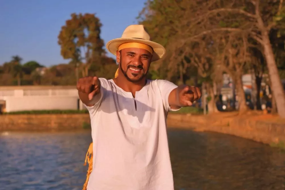 Cantor e compositor de Lagoa Santa representa o Brasil em evento internacional